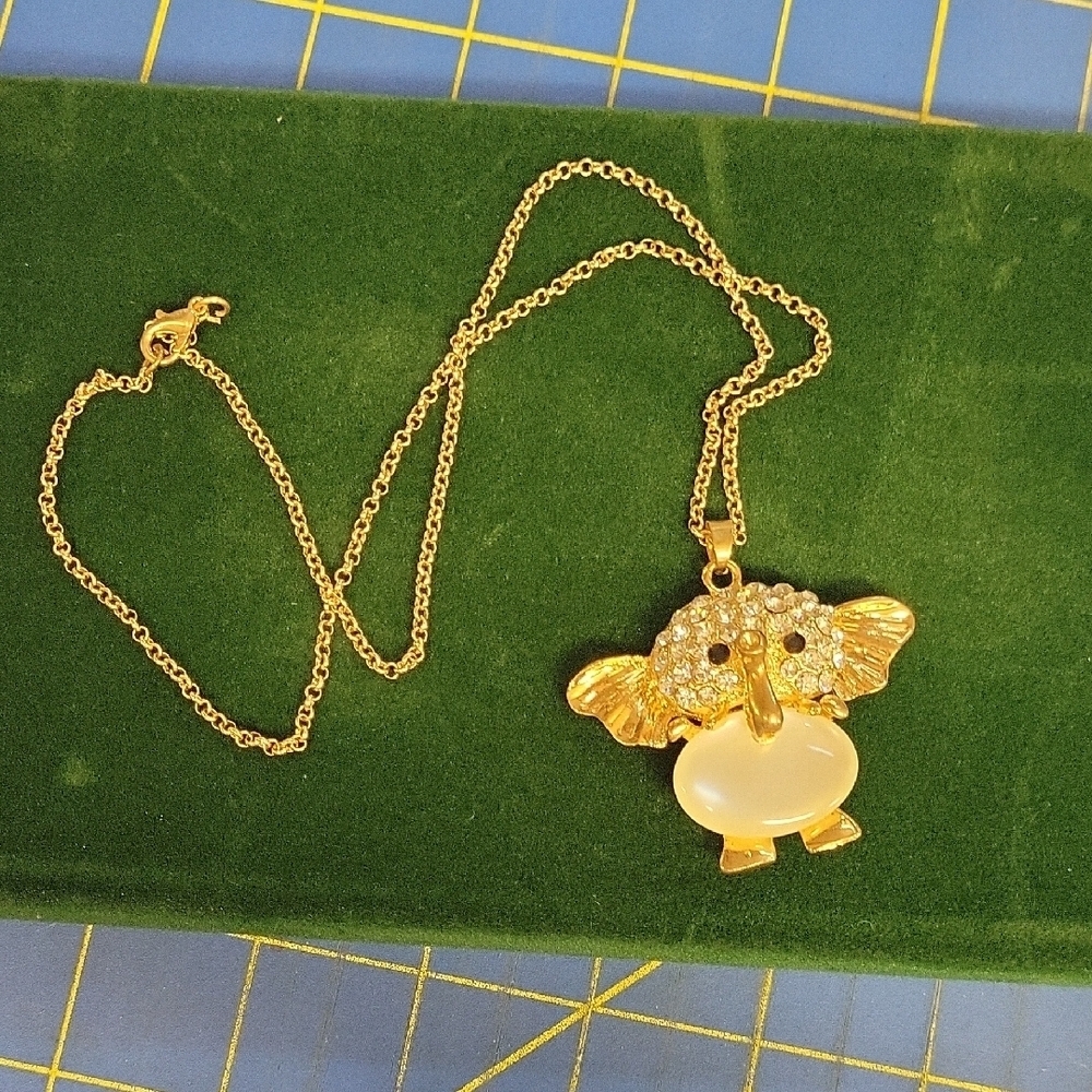 Rhinestone Gold Tone Elephant White Pearl Faux 20" Necklace